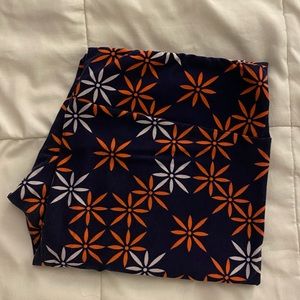 LulaRoe Tall & Curvy Navy/Coral Floral Leggings